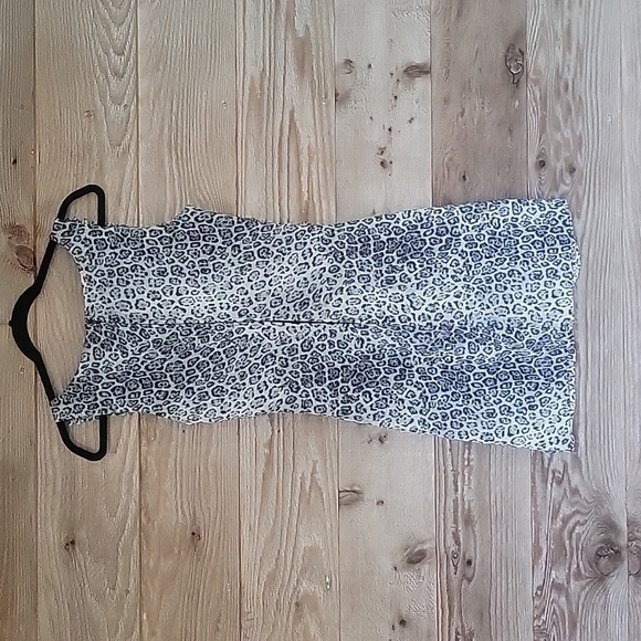 Cache Gray and Black Leopard VNeck Ruched Front Dress Size Medium - Picture 4 of 5